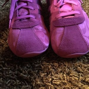 Women’s tennis shoes